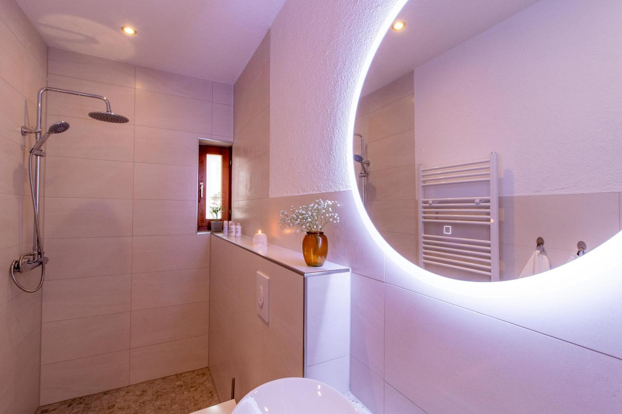 Stilvolles City-Apartment I Netflix I Wlan L Stellplatz I Zentral Шварценберг Экстерьер фото