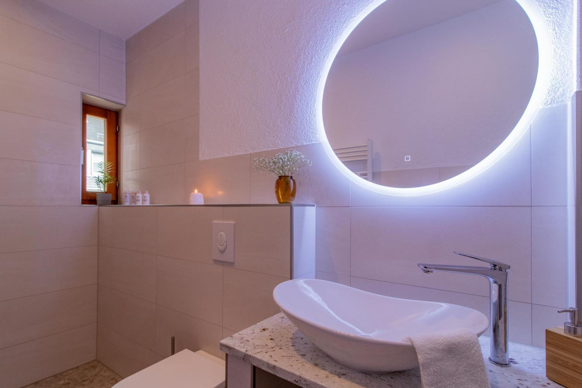 Stilvolles City-Apartment I Netflix I Wlan L Stellplatz I Zentral Шварценберг Экстерьер фото